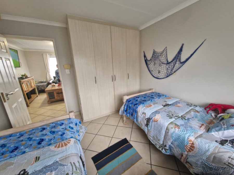 To Let 3 Bedroom Property for Rent in Wavecrest Eastern Cape